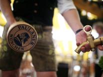 Fassanstich mit Schlegl im Paulaner Festzelt auf dem Oktoberfest München